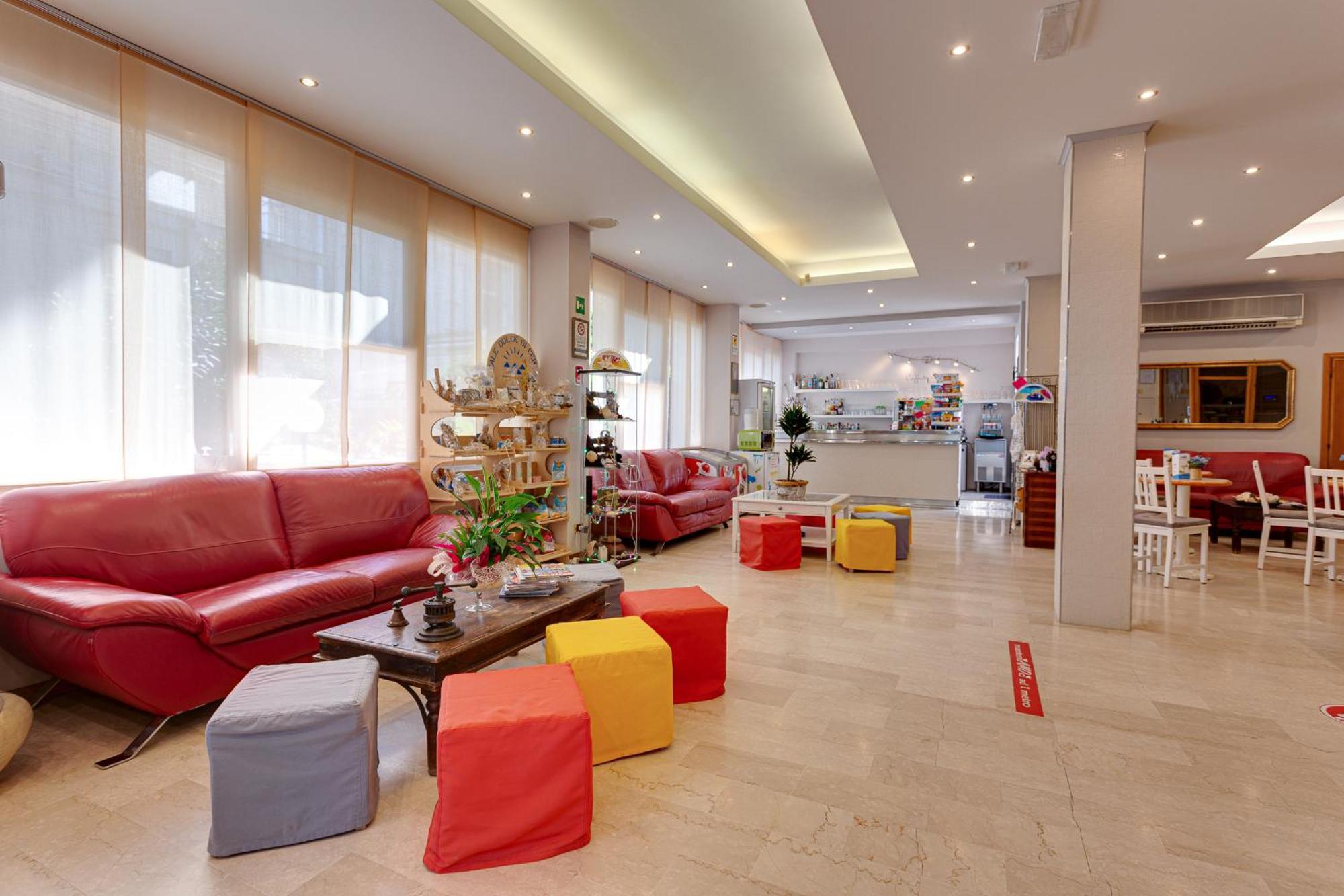 Hotel Kiss เชเซนาติโก ภายนอก รูปภาพ