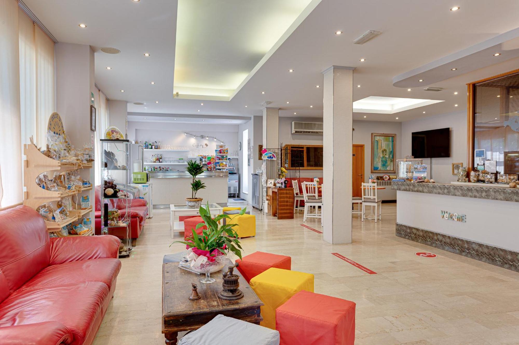 Hotel Kiss เชเซนาติโก ภายนอก รูปภาพ